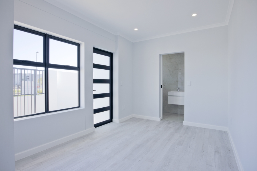 5 Bedroom Property for Sale in Sandown Western Cape